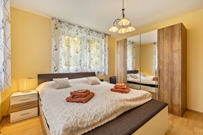 1 habitación, tabla de planchar con plancha, wifi y ropa de cama