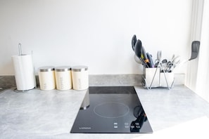 Refrigerador, microondas, horno, placa de cocina
