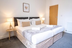 1 bedroom, desk, iron/ironing board, WiFi