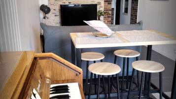 Comfort Apartment, 2 Bedrooms | Living area
