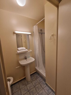 Bathroom - Résidence hôtelière ERASMUS (Malakoff)