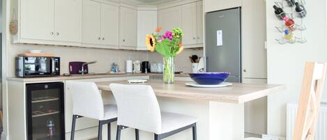 Réfrigérateur, micro-ondes, four, lave-vaisselle