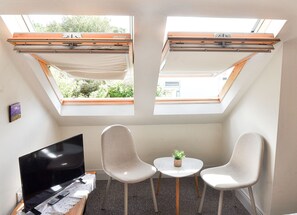 3 bedrooms, free cribs/infant beds, bed sheets