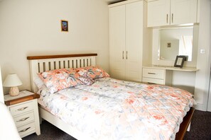 3 bedrooms, free cribs/infant beds, bed sheets