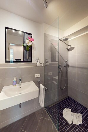 Hair dryer, towels - Garden Lodge – spacious holiday apartment with garden in Garmisch-Partenkirchen (Garmisch-Partenkirchen)