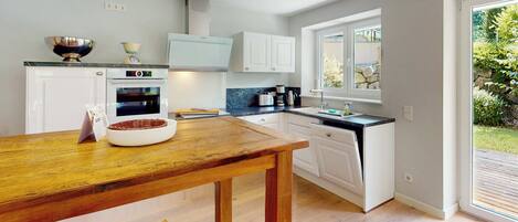 KĂŒhlschrank, Ofen, Herdplatte, GeschirrspĂŒler