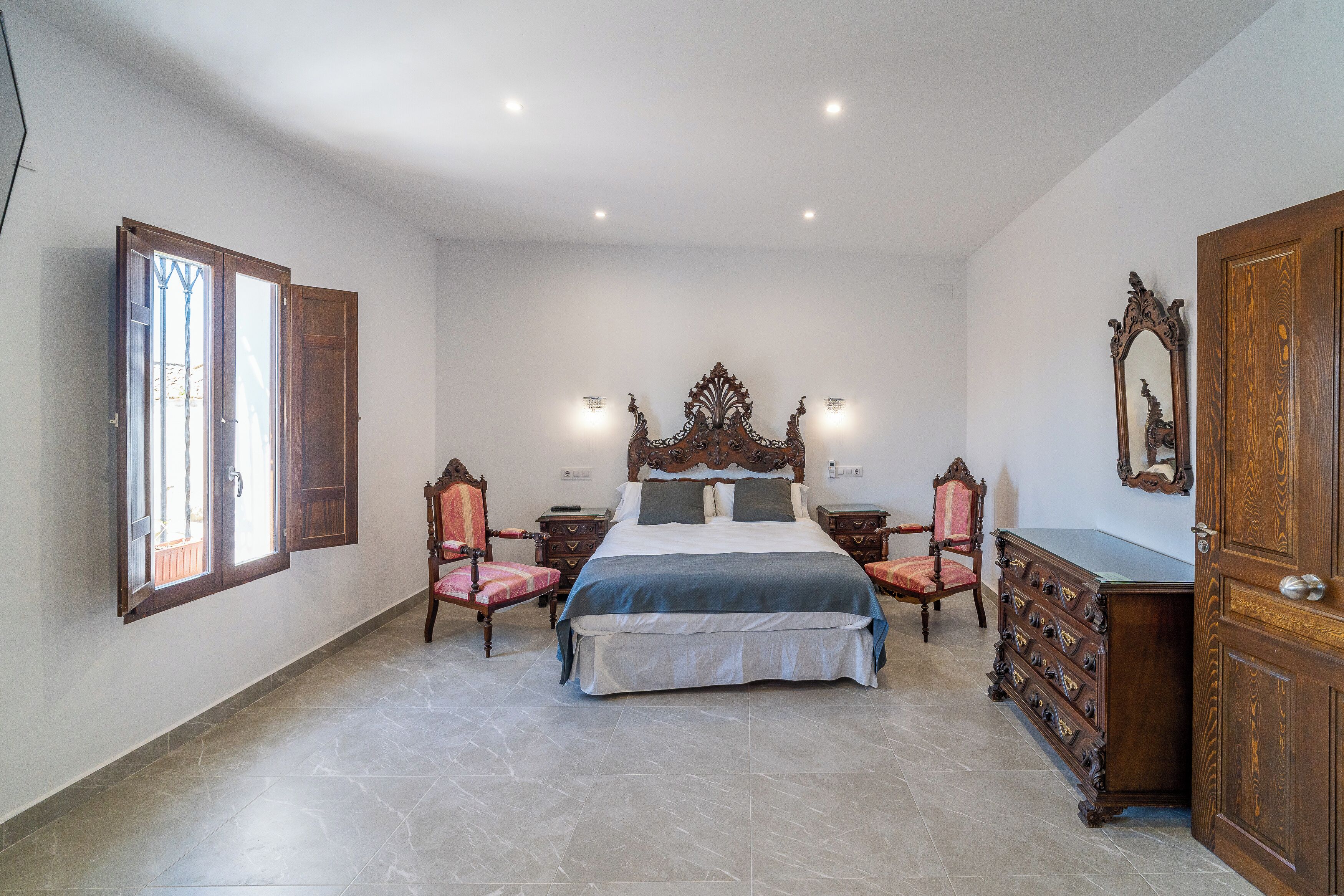 Deluxe Suite, City View | Desk, laptop workspace, free WiFi