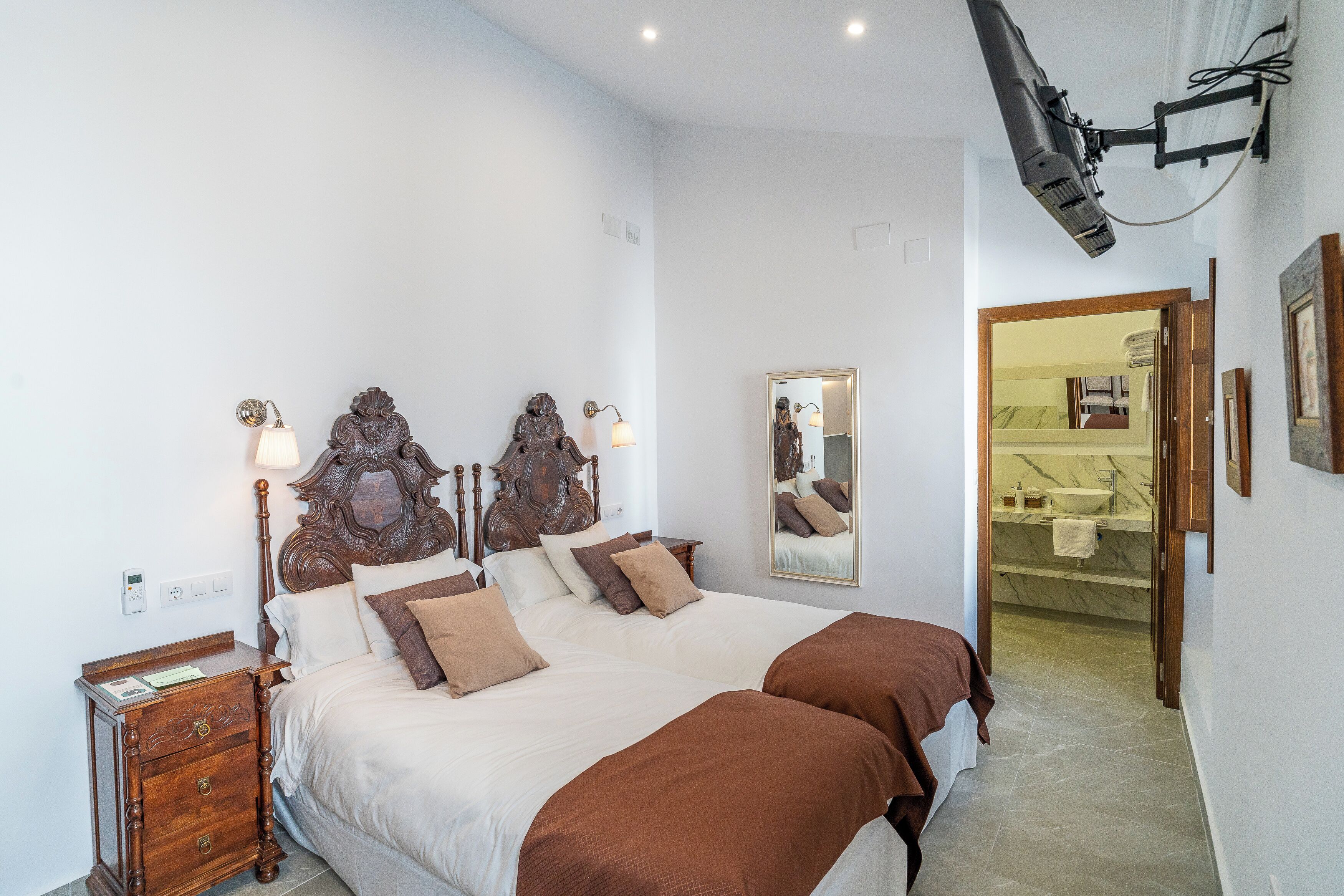 Chambre Supérieure avec lits jumeaux, vue cour intérieure