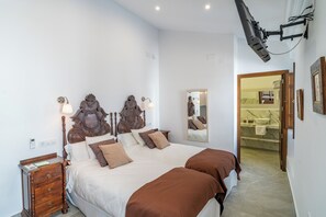 مكتب ومساحة عمل للكمبيوتر المحمول وواي فاي مجانًا