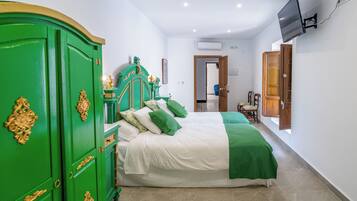 Superior-værelse med 2 enkeltsenge - udsigt til gårdsplads | Skrivebord, arbejdsområde til bærbare computere, gratis Wi-Fi