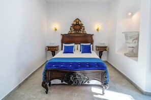 Suite Deluxe, vistas a la ciudad | Escritorio, espacio para trabajar con un portátil, wifi gratis