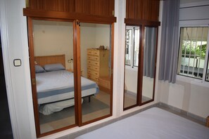 2 bedrooms, bed sheets