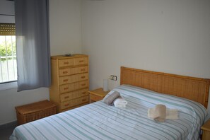 2 bedrooms, bed sheets
