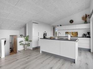 Fridge, microwave, dishwasher, cookware/dishes/utensils