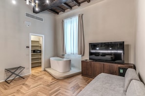 Triple room with bathtub on the third floor | Eigener Whirlpool