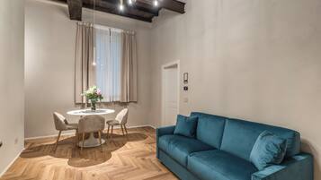 TV a schermo piatto 50 pollici con canali satellitari
