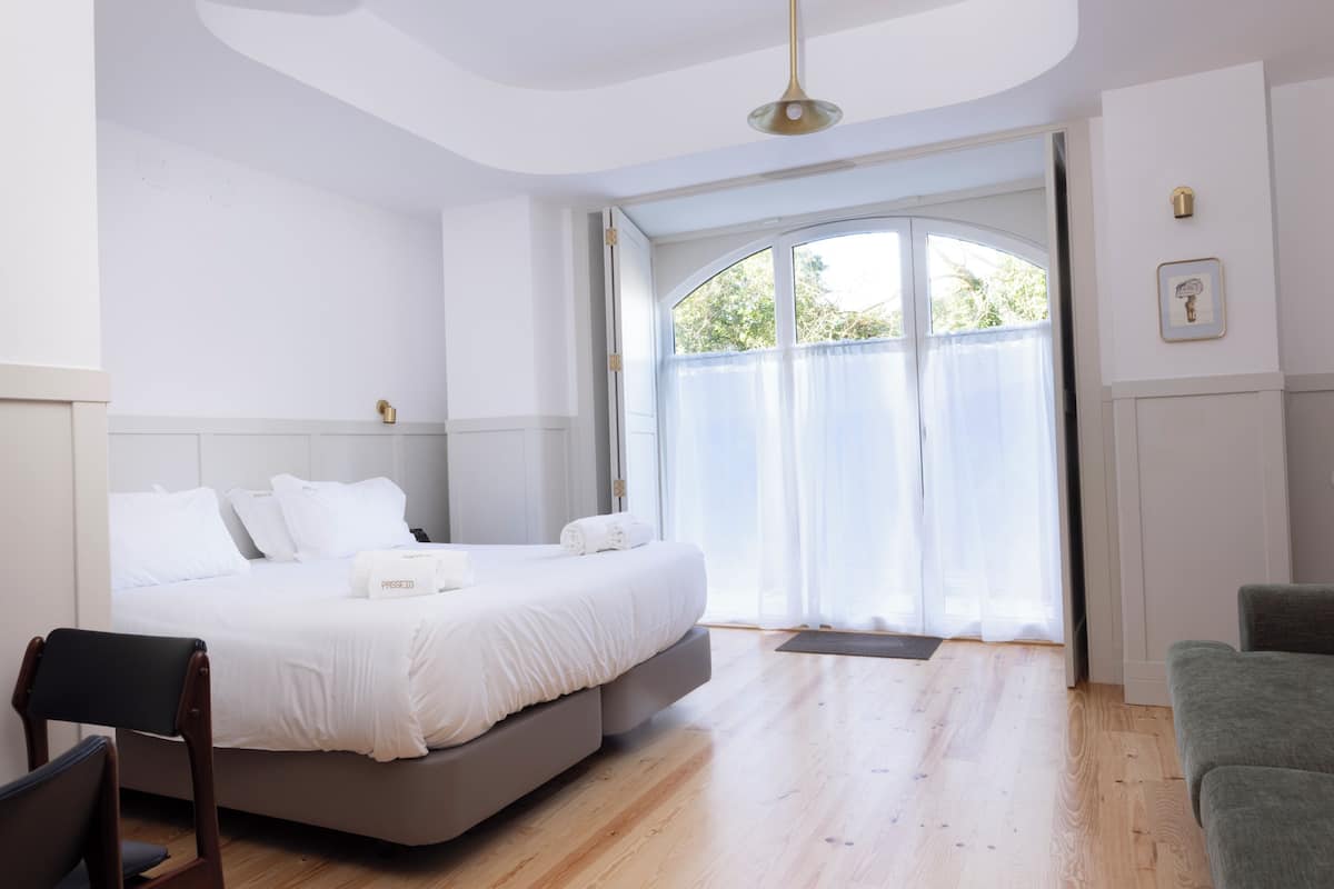 Deluxe Triple Room, Patio | Soundproofing, iron/ironing board (on request), WiFi (free)