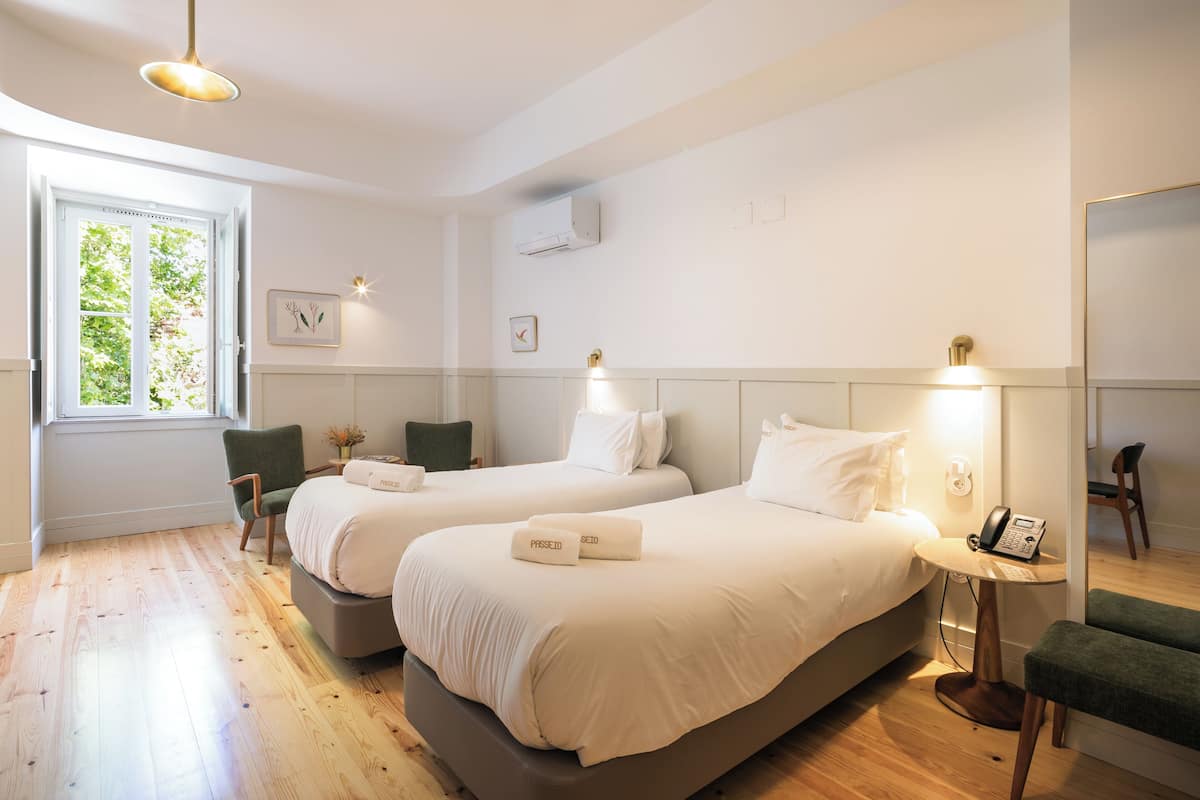 Standard Twin Room | Soundproofing, iron/ironing board (on request), WiFi (free)