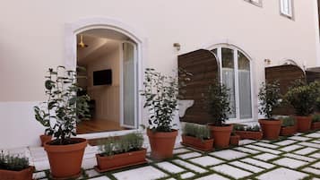 Habitació triple Deluxe, pati | Terrassa o pati