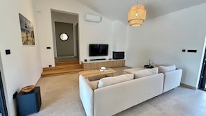 Televisión, chimenea