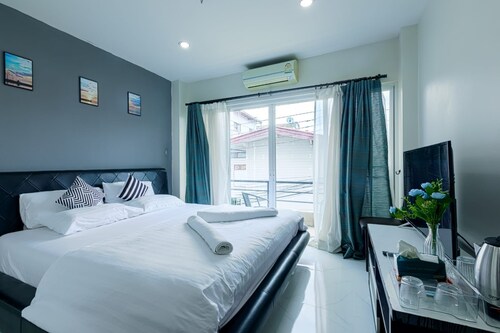 SUPER DULEX WITH EXTREME COMFORT AND BEAUTIFUL BANGKOK VIEW