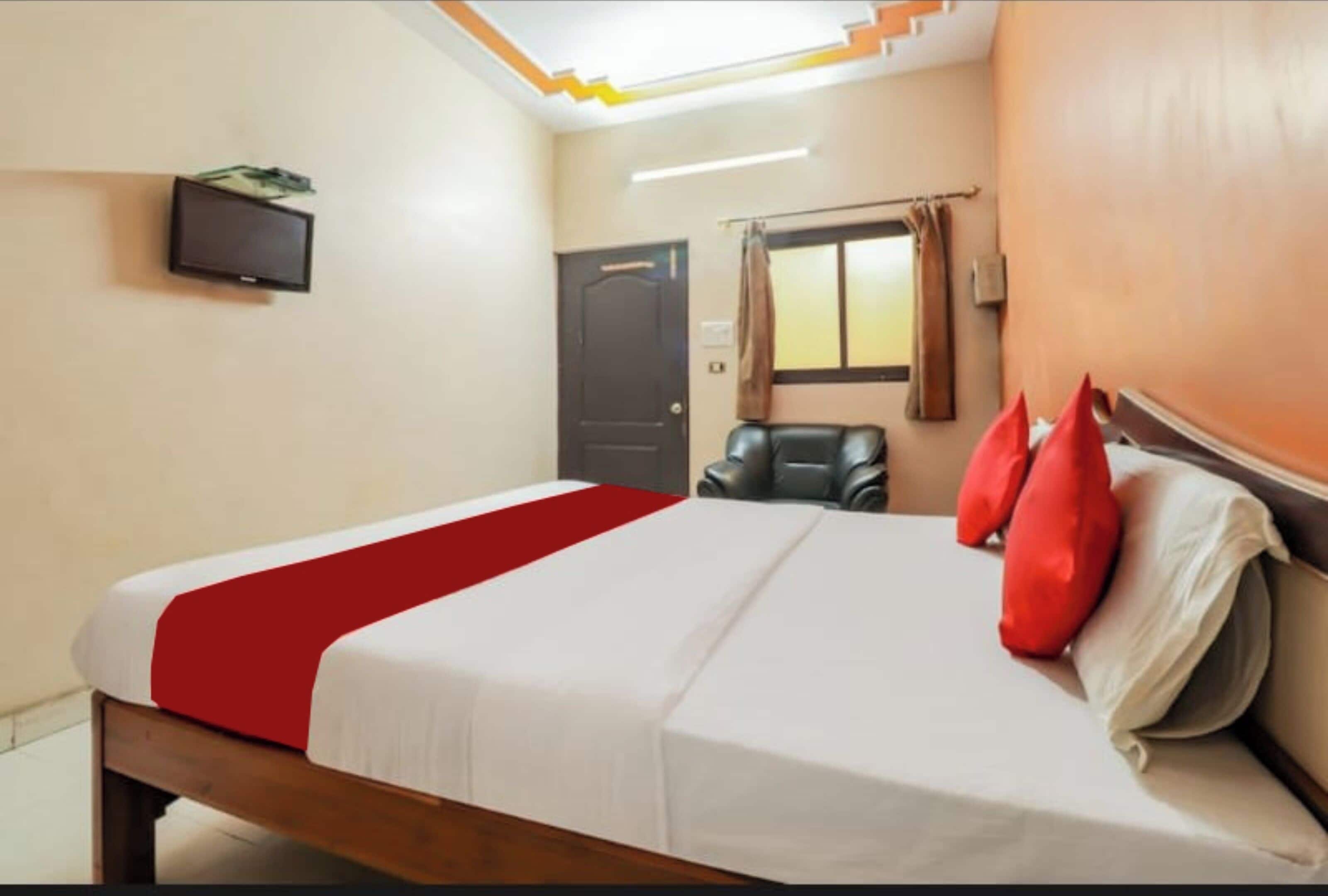 Quarto casal superior, ar-condicionado | Roupas de cama antialérgicas, escrivaninha, quartos à prova de som