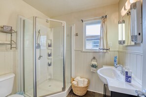 Shower, hair dryer, towels, shampoo