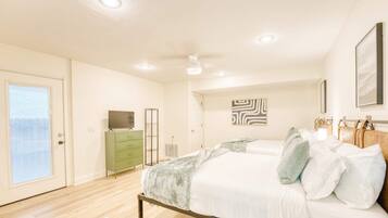 4 bedrooms, desk, iron/ironing board, WiFi