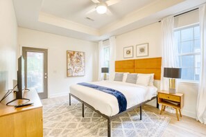 4 bedrooms, desk, iron/ironing board, WiFi