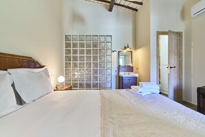 Casa familiar | Escriptori, espai de treball apte per a portàtils i wifi gratuïta 