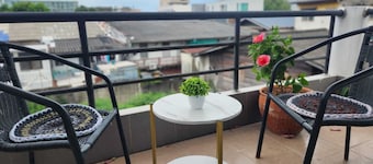 Spacious 8-bedroom villa in terrific Bangkok with AC, Peace full stay