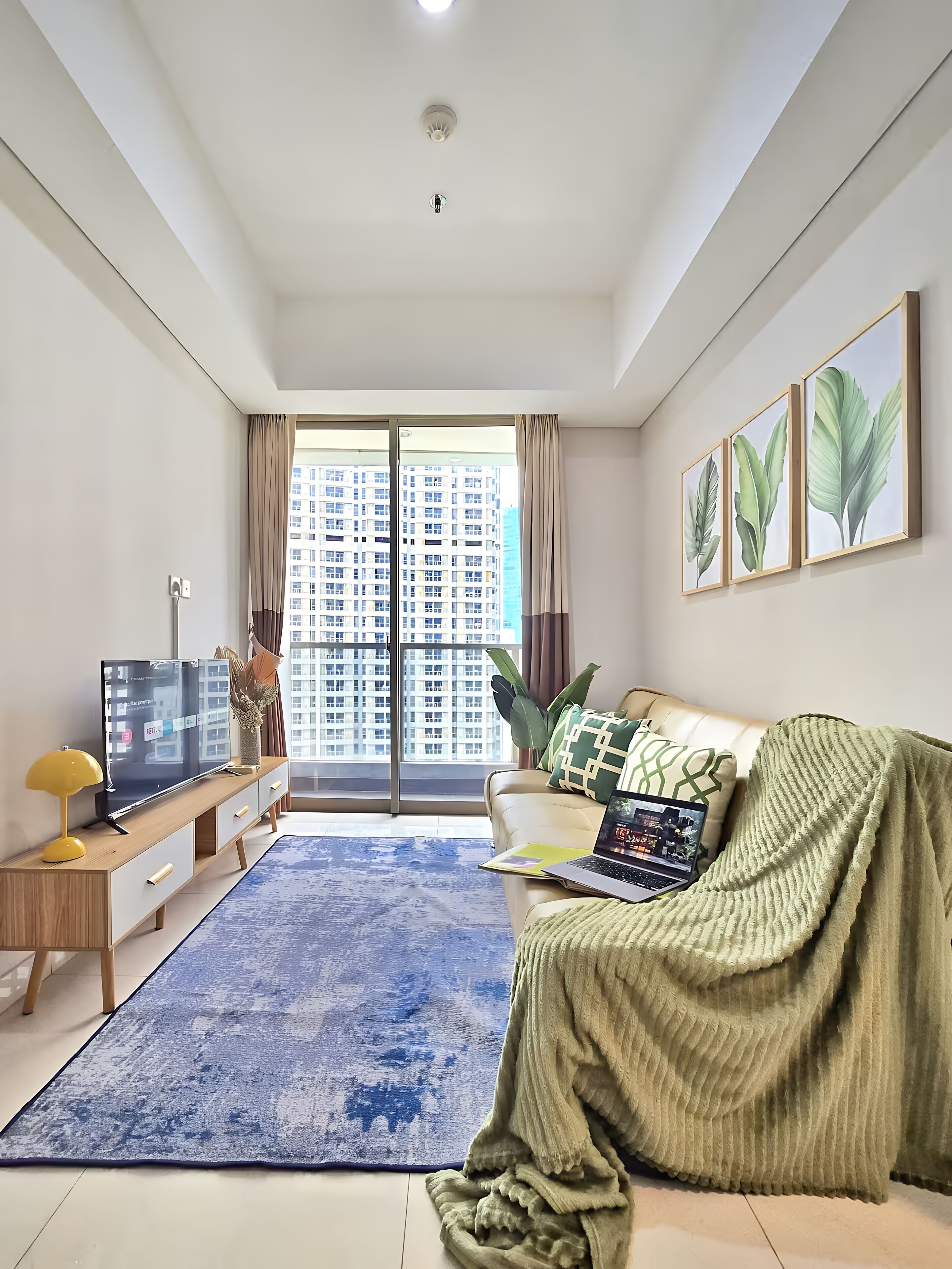 Apartment, 2 Bedrooms, City View | Living area