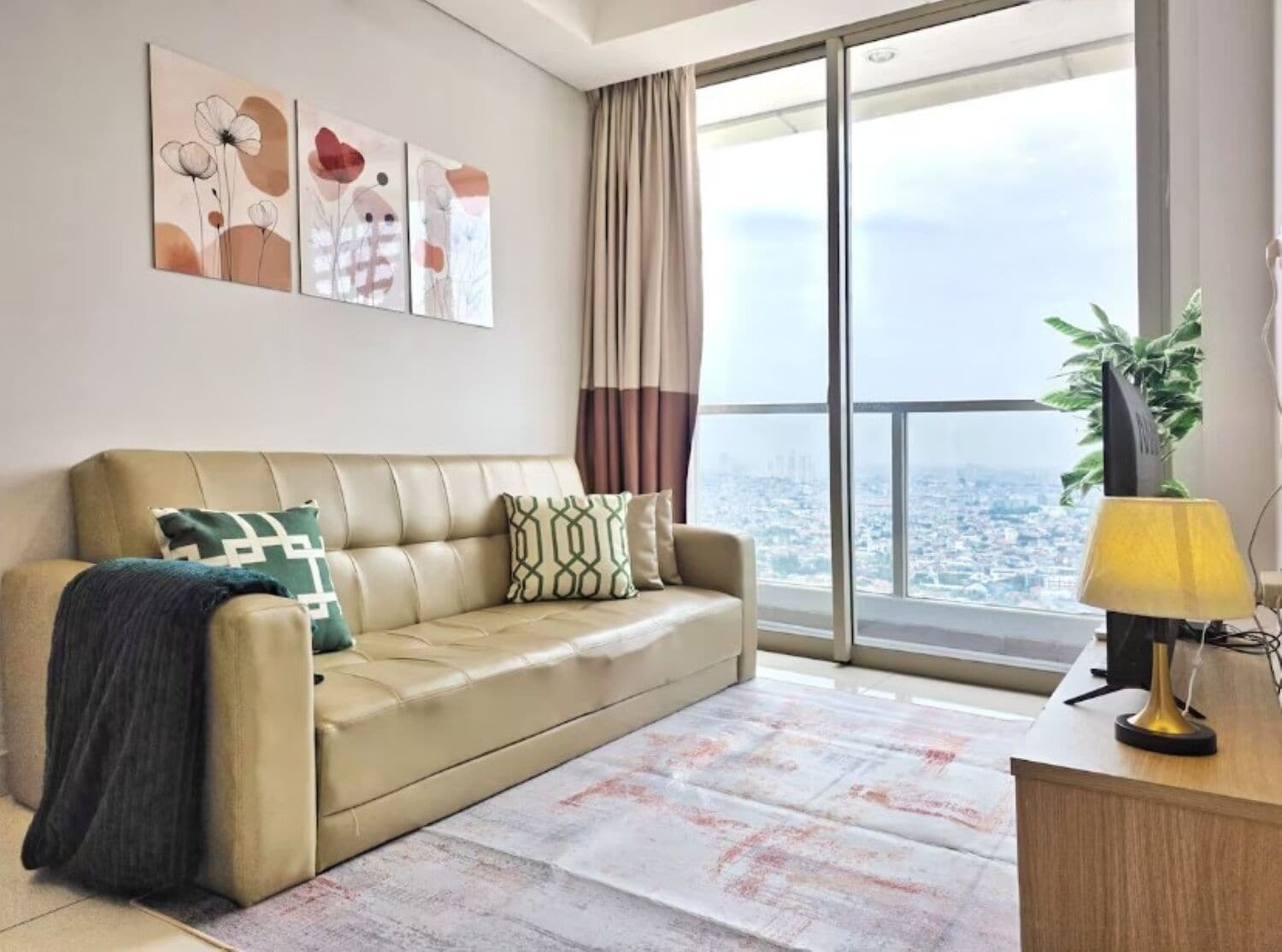 Apartment, 3 Bedrooms, City View | Living area