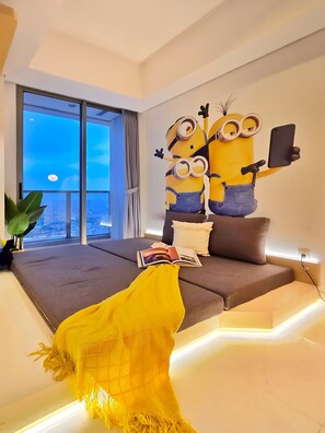 Apartment, 2 Bedrooms, City View | Living area