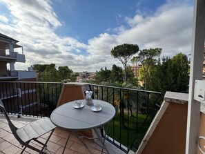 Outdoor dining - Panoramic 20 min from Trastevere and Vatican. Market Balcony WIFI AC (Roma)