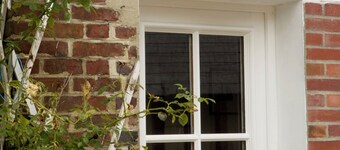 Small house in town center with large garden, quiet and comfortable, sleeps 2-4