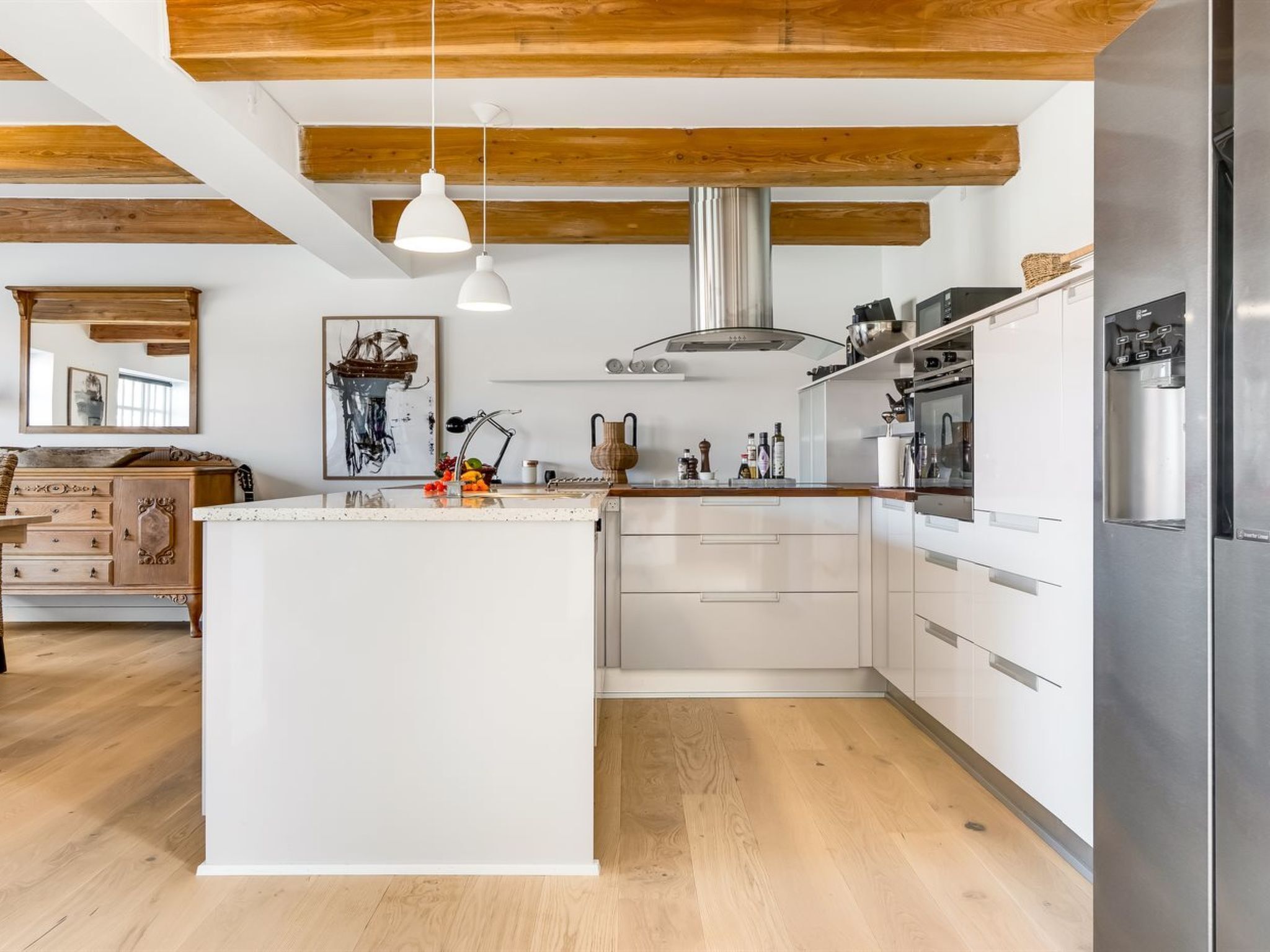 Fridge, microwave, dishwasher, cookware/dishes/utensils