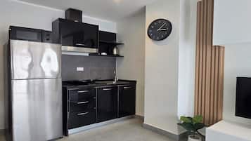 Fridge, microwave, stovetop, cookware/dishes/utensils