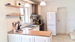Microondas, horno, placa de cocina, lavavajillas