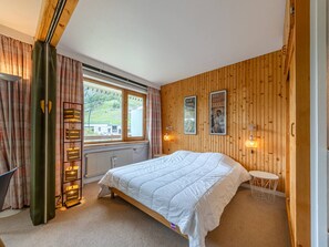 1 bedroom, free WiFi, bed sheets