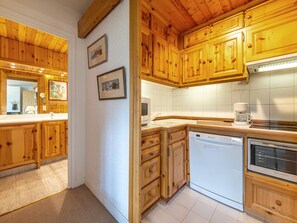 Fridge, oven, stovetop, dishwasher - Apartment for 2 with balcony, wifi, parking in Val-d'Isère (Val-d'Isère)