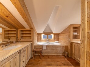 Secador de pelo, toallas