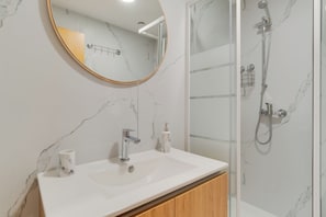 Shower, hair dryer, towels, soap - Sun Flower with Oceanview (Caniço)