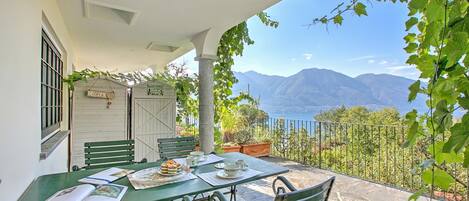 屋外ダイニングエリア