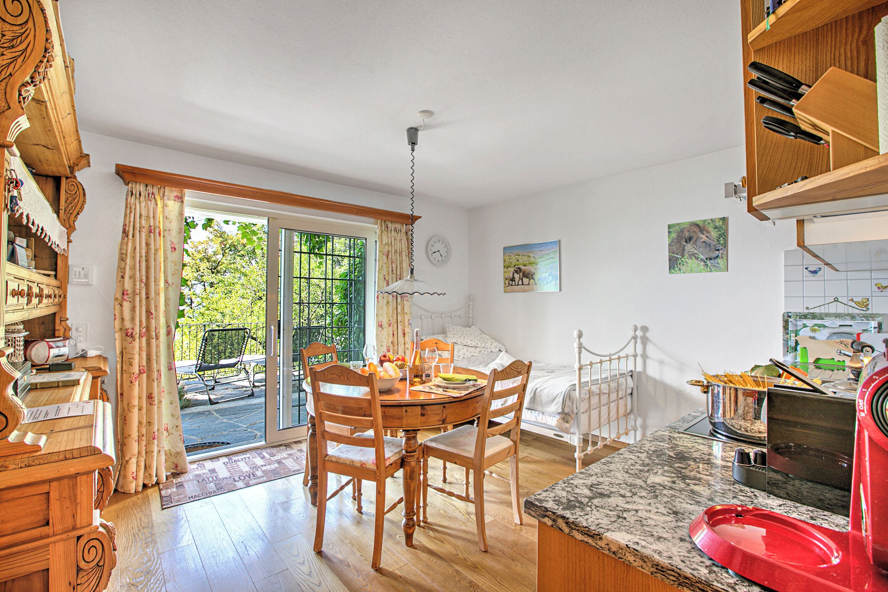 Appartement pour lune de miel, plusieurs chambres (Locarno Area: Quiet Lake view escape) | 2 chambres, accès au Wi-Fi (inclus), literie fournie