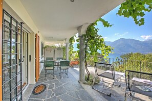 Apartamento de luna de miel, varias habitaciones (Locarno Area: Quiet Lake view escape) | Terraza o patio