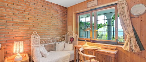 ハネムーン アパートメント 1 ベッドルーム マウンテンサイド (Honeymoon Love Retreat 1) | 1 室のベッドルーム、WiFi (無料)、ベッドシーツ
