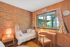 Honeymoon Apartment, 1 Bedroom, Mountainside (Honeymoon Love Retreat 2) | 1 bedroom, free WiFi, bed sheets