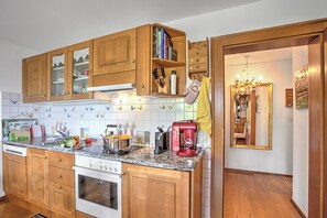 Honeymoon Apartment, Multiple Bedrooms, Mountainside (Locarno Area: Quiet Lake view escape) | Private kitchen | Fridge, oven, stovetop, dishwasher - Locarno Area: Quiet Lake View Escape 1 (Minusio)