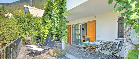 Honeymoon Apartment, Multiple Bedrooms, Mountainside (Locarno Area: Quiet Lake view escape) | Outdoor dining